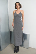 Noellas Reina Dress Black/White Stripe. Køb Kjoler hos www.noellafashion.dk